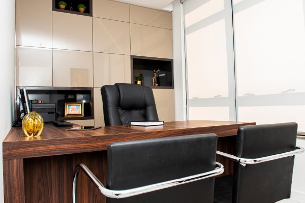 Graduada em Direito no ano de 2005 pela Universida