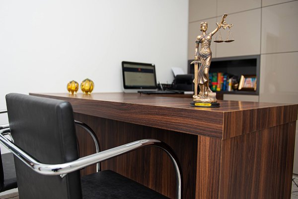 Graduada em Direito no ano de 2005 pela Universida